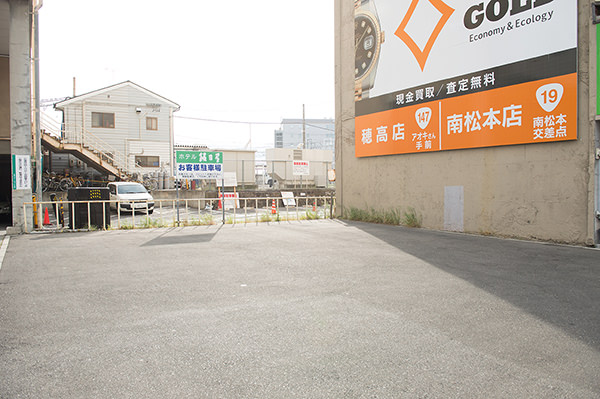 ホテル前の駐車場